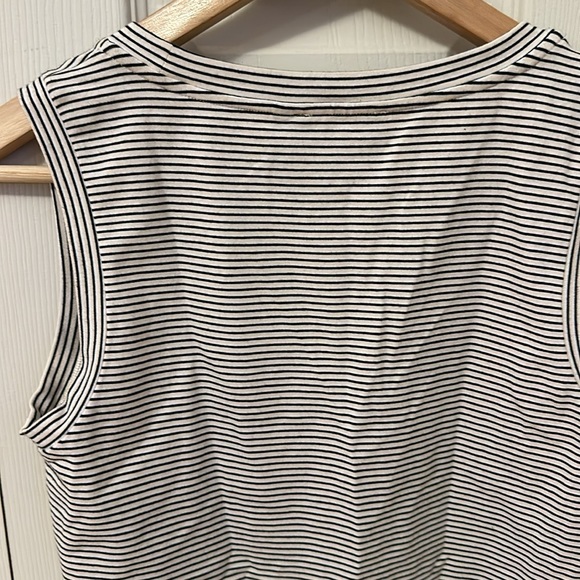Theory striped top size Petite - Picture 4 of 4
